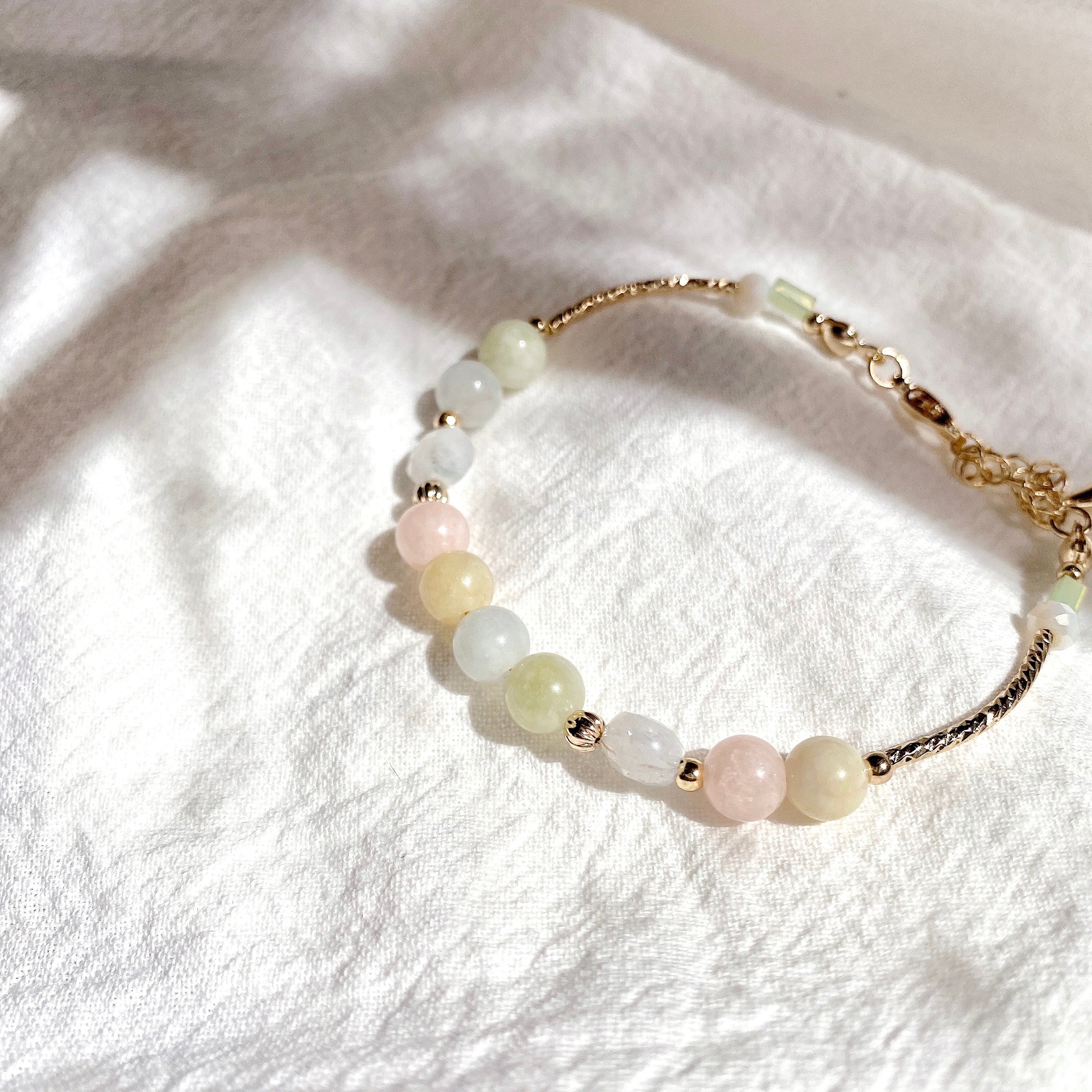 [Bracelet: CARMINE] Unconditional Love + Feminine Energy + Positive Beginning